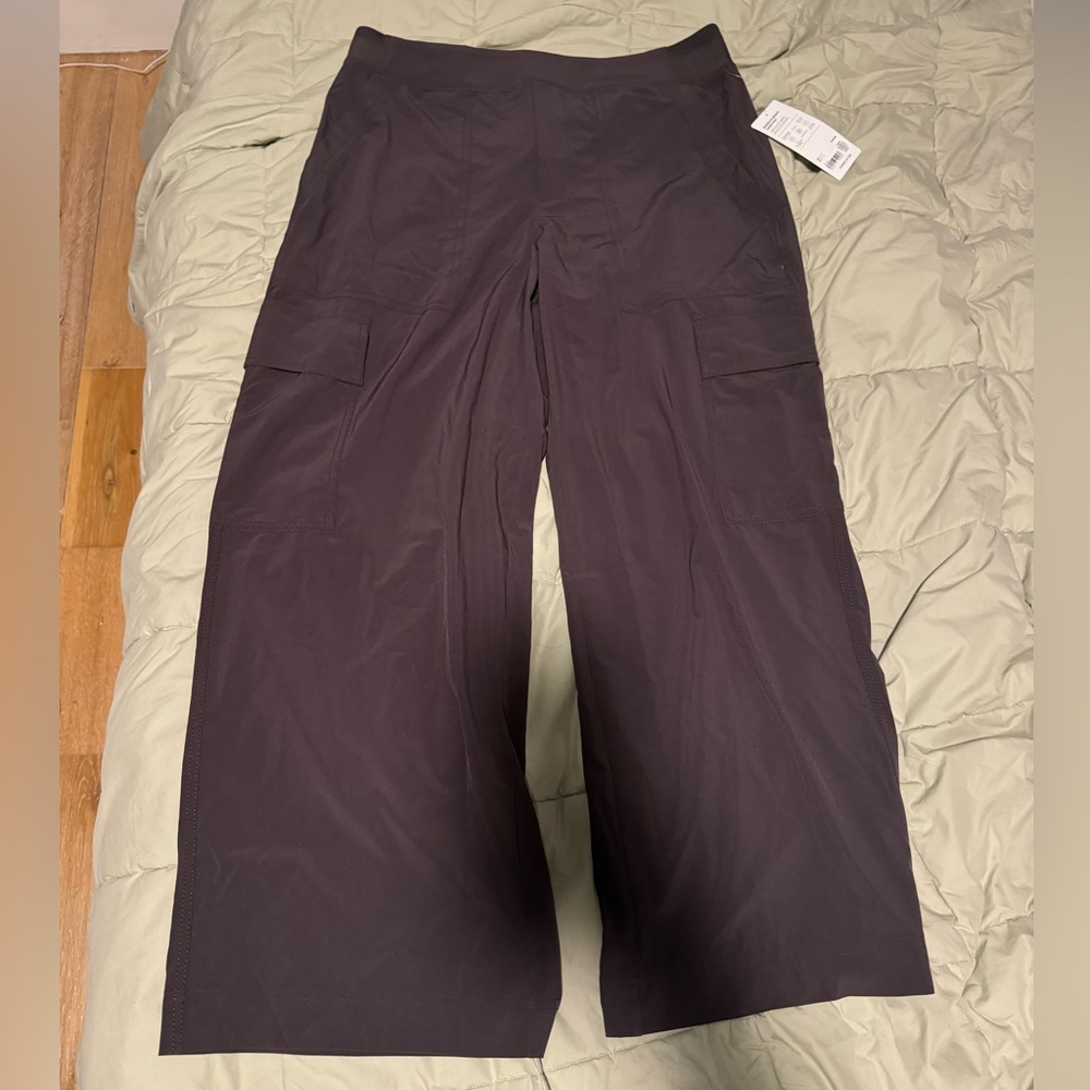NWT Athleta Brooklyn Heights High Rise Cargo Pant in Shale, size 12 Petite
